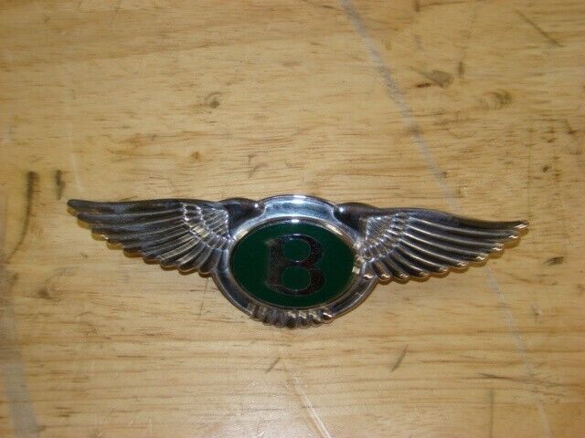 93 Bentley Brooklands Grill Emblem Green UB84564