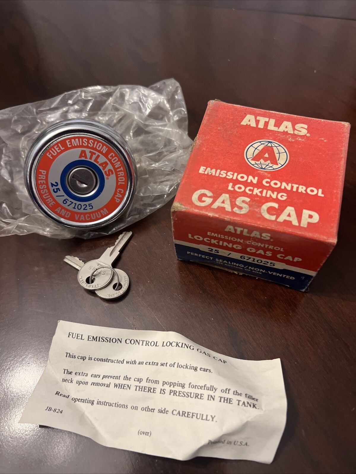 NEW Old Stock: Vintage ATLAS Locking Gas Cap 25 / 671025
