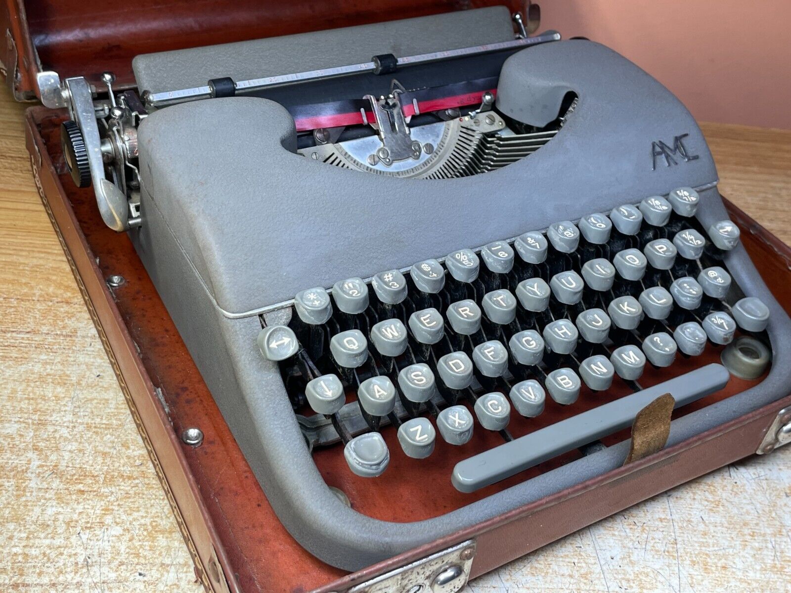 AMC France Working Vintage Portable Typewriter w New Ink & Leather Case