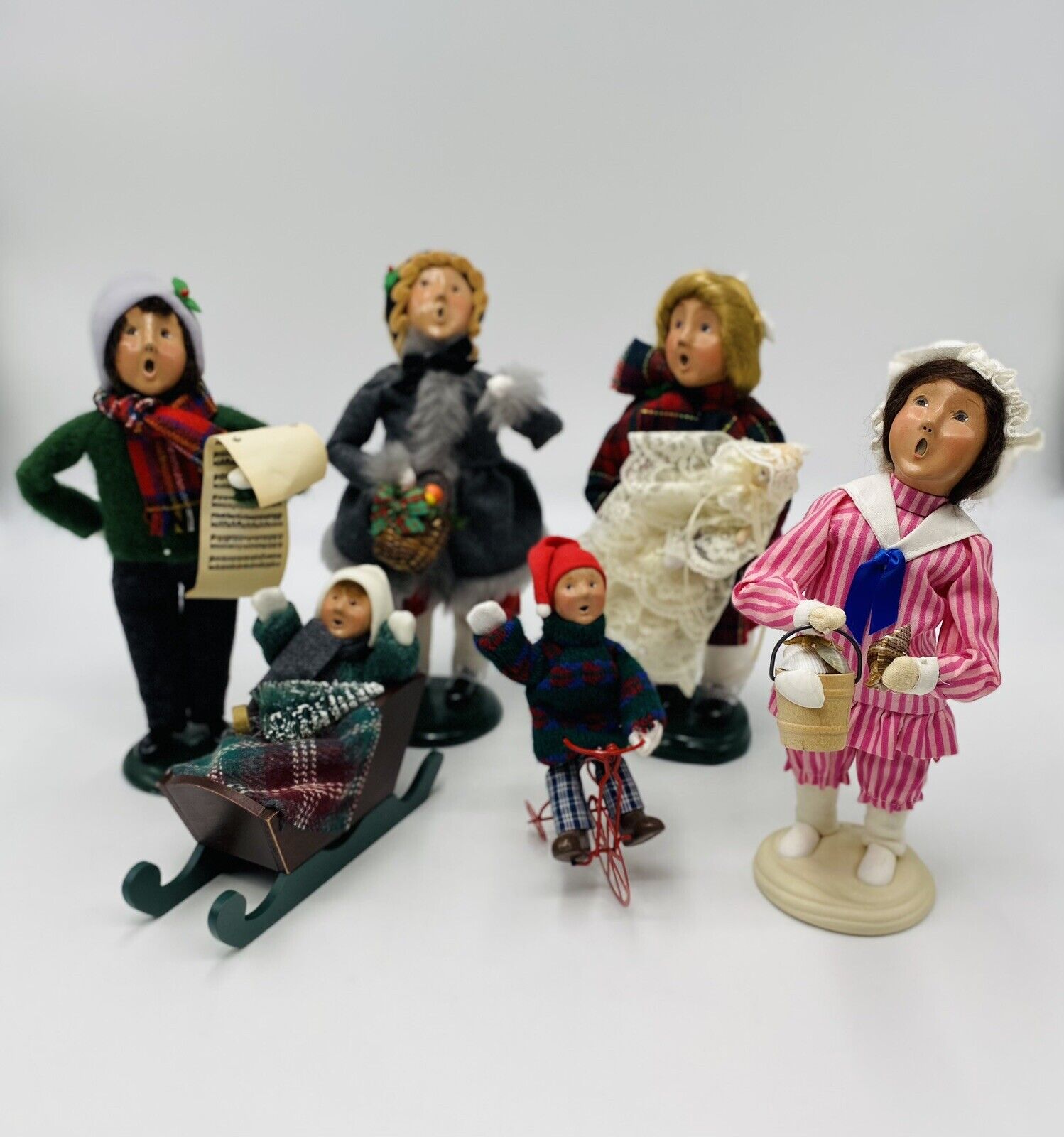 Byers Choice 6 Piece Christmas CAROLERS LOT 1994, 1995, 1998 & 2001. 1 is signed