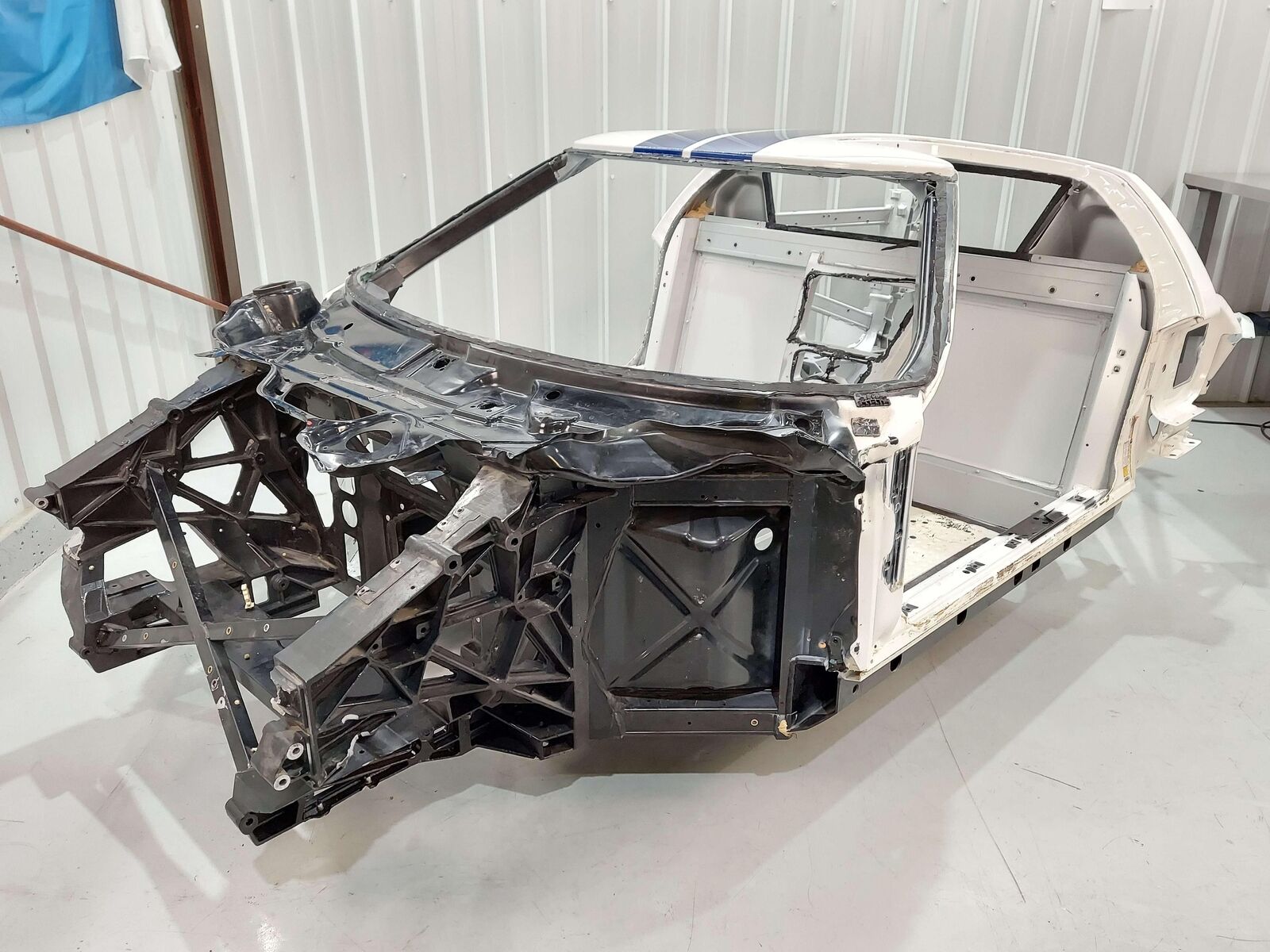 2006 FORD GT GT40 SUPERCAR Body Shell Frame Cockpit *Notes* SALVAGE REBUILDABLE
