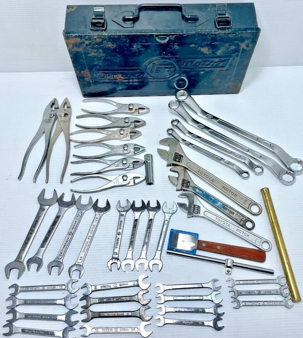 Toyota genuine tool box and 42-piece tool set old logo Hand tools Pliers wrench