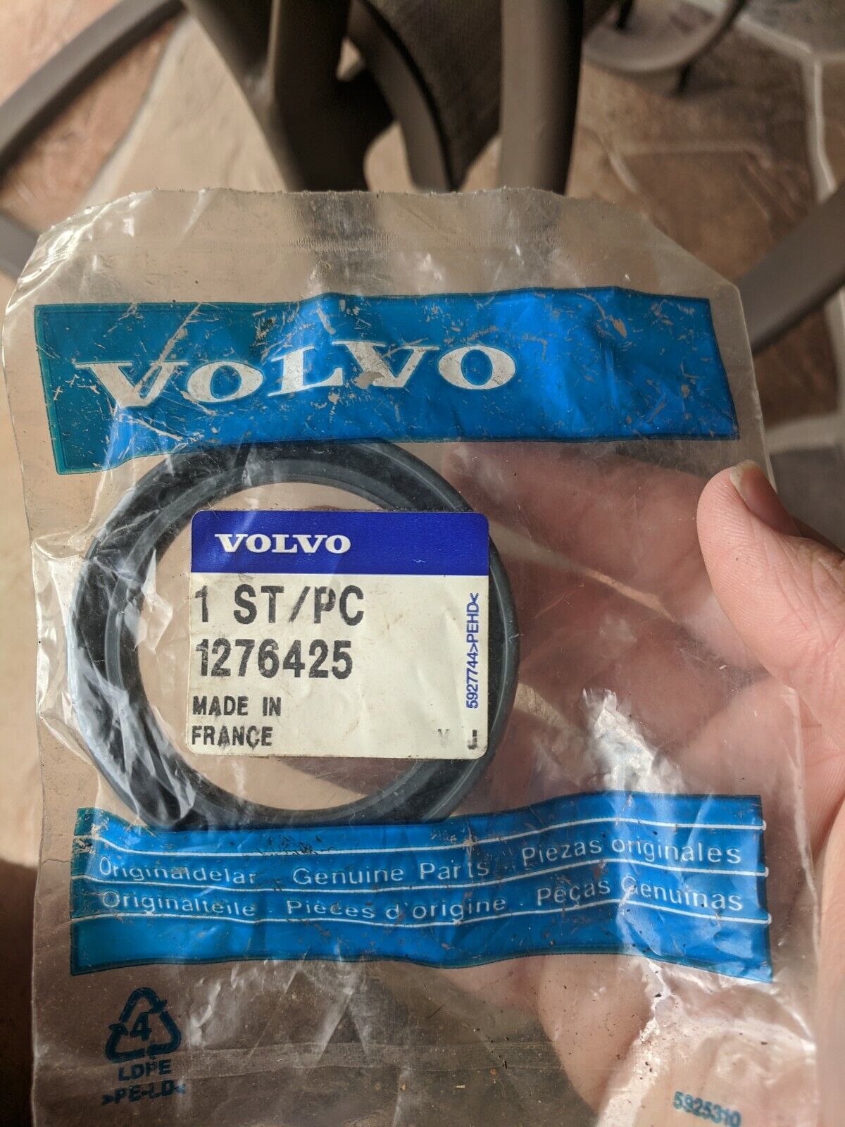 Genuine Volvo 240 740 760 780 940 1276425 Crankshaft Oil Seal