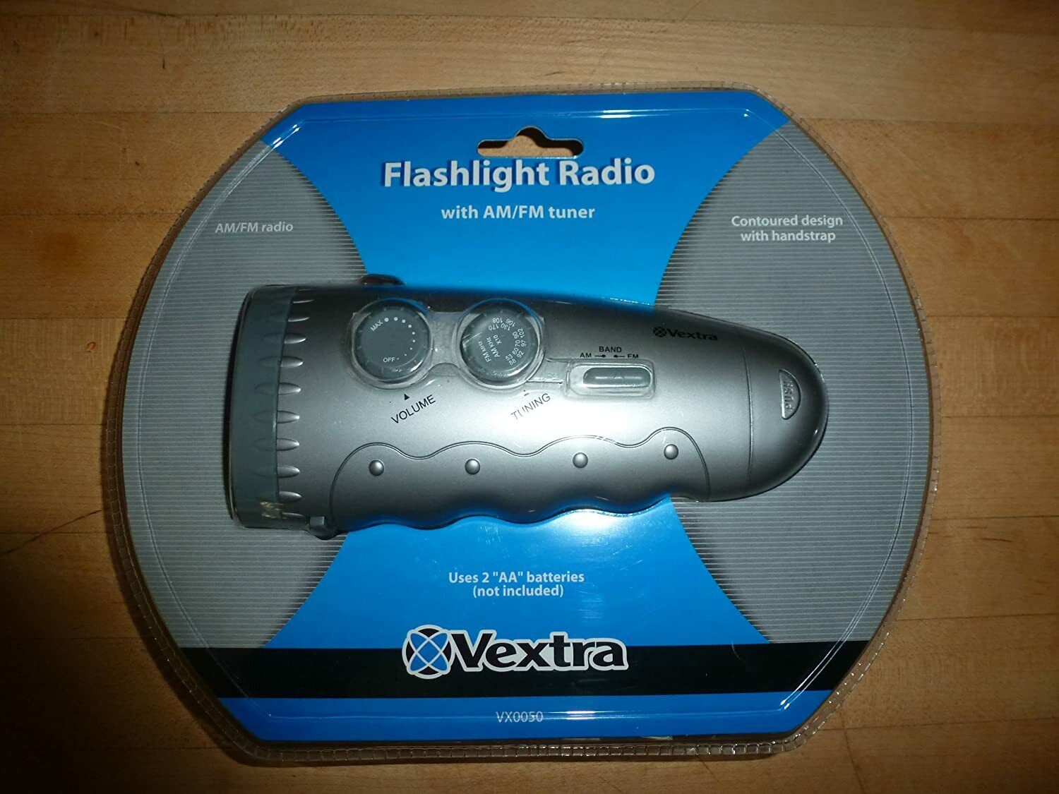 Vextra VX0050 Hand Held Portable Flashlight with Built-in AM/FM Radio Tuner