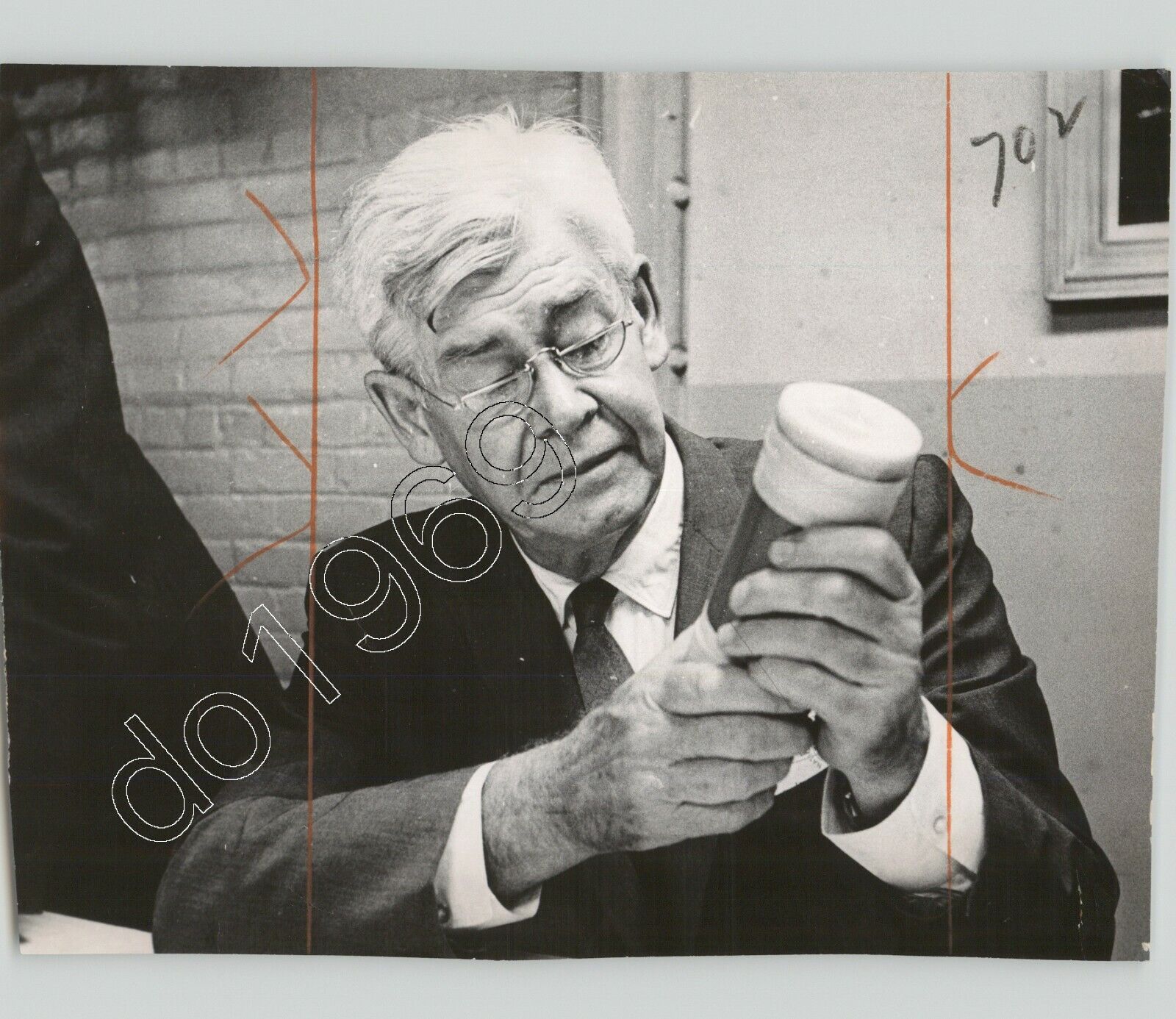 GEOLOGIST Dr. MAURICE EWING Examines Gulf Of Mex CORE SAMPLE 1968 Press Photo