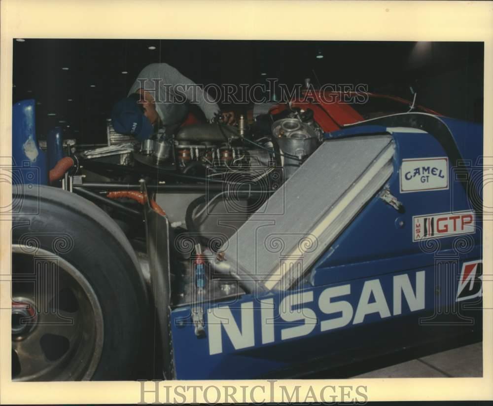 Press Photo John Christie, pit crew, tuning a Nissan GTP 2X-Turbo car, Texas