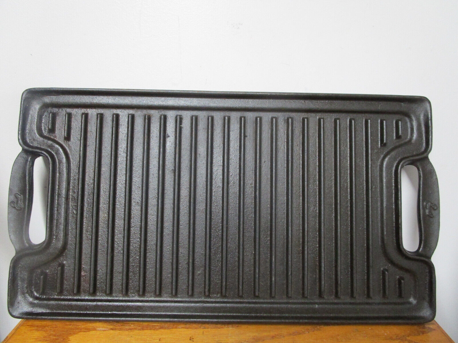 Vintage Emeril\'s Cast Iron Reversible Grill Griddle With Handles 20x10