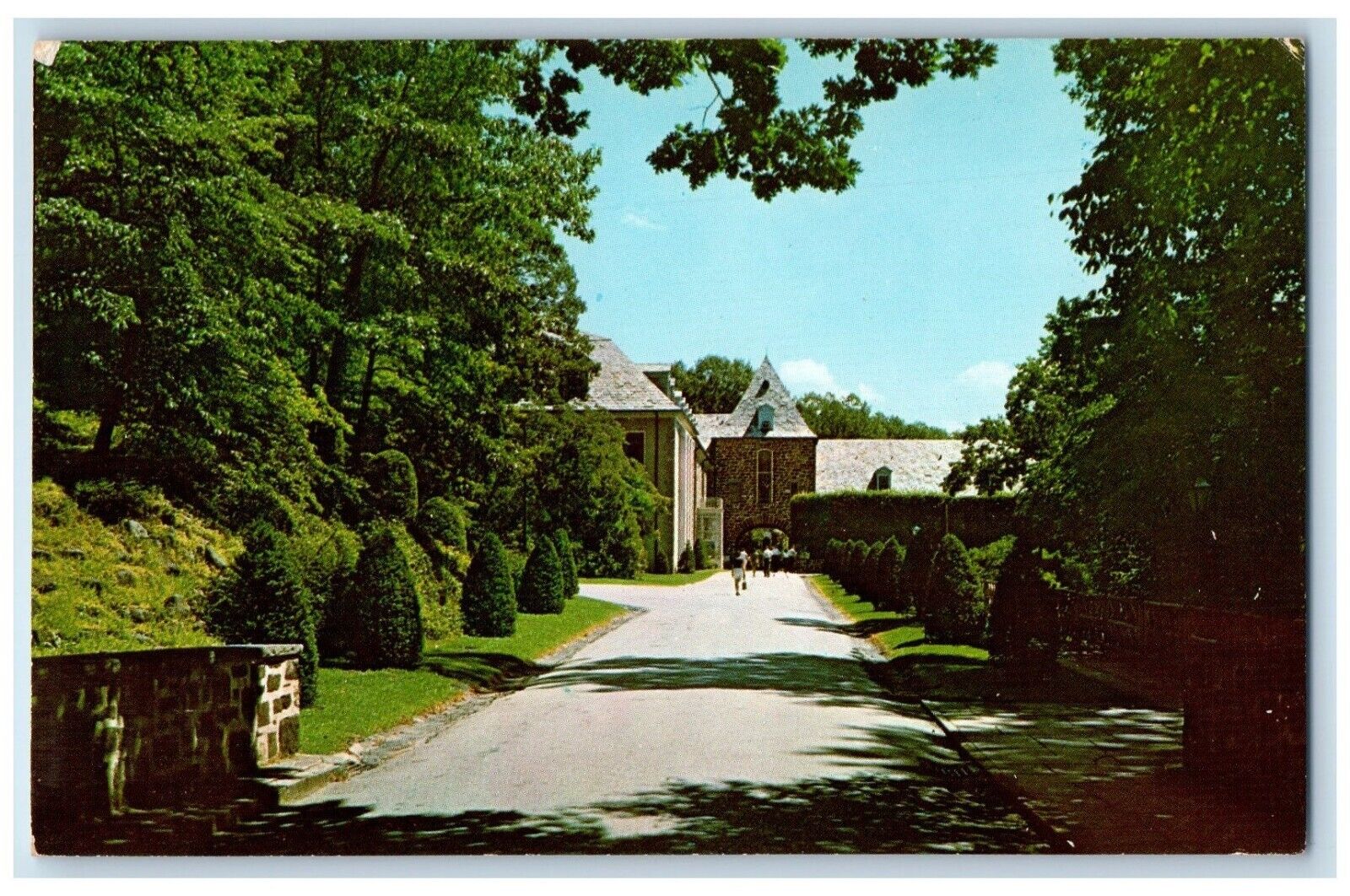 c1965 Main Drive Facing Plaza Arch Valeria Utopia Hills Westchester NY  Postcard