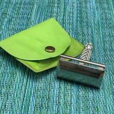 Vintage 1973 Gillette Short Travel Safety Razor 3 Piece w Green Plastic Pouch T2 picture