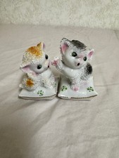 Vintage Spaghetti Ceramic Kitten Cats on Pillows Salt & Pepper Shakers Set picture