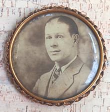  Original antique portrait-on-tin photo  medallion, early 20th c., Man in suit picture