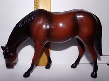 VINTAGE HARTLAND GRAZING THOROUGHBRED MARE BAY 5