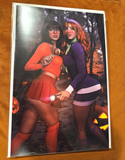 Velma & Daphne Cosplay By Oksi BooKooComix Bigg Pigg Exclusive picture