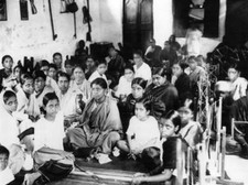 Muthulakshmi Reddi first female MP among young girls who came- 1966 Old Photo picture