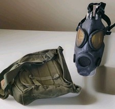 Vintage 1963 U.S. Military Gas Mask Chemical Biological Field & Bag Kit picture