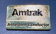 AMTRAK ASSISTANT CONDUCTOR SHINY GOLD TONE HAT? BADGE PIN H724 picture