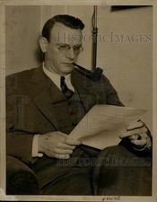 1938 Press Photo DeWitt Emery Akron Ohio businessman on radio in NYC - net08667 picture