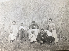 1910s RPPC - WILLAMETTE VALLEY, OREGON real photo postcard WHEAT FARMERS FAMILY picture