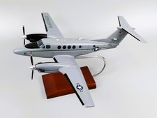 USMC Beechcraft C-12 Huron MCAS Futenma 3561 Desk Display Model 1/32 SC Airplane picture