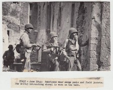 WORLD WAR ll ~ AMERICAN SOLDIERS ~ COMBAT SCENE IN ITALY ~ 1944 picture