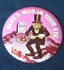 Vtg 1960s Topps Ugly Buttons Heres Mud In Your Eye Ghoul Grave Shovel Pinback 2” picture