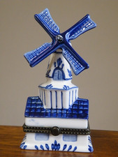 Vtg DELFT BLUE Hand Painted HOLLAND Spinning WINDMILL Trinket BOX Hinged RARE picture