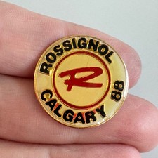 Rossignol Calgary ’88 Winter Olympics Ski Brand Gold Round Pin Badge 1988 picture
