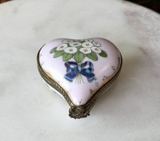 Limoges France Heart Shaped Trinket Box Pink Floral Blue Bow Peint Main picture