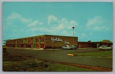 Holiday Inn of Lake Charles, Entrance View, Old Car, LA. Postcard TS-177 picture
