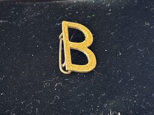 VTG 1970’sGold Tone Matte INITIAL “B” Letter 1 Inch. Letter Jacket PinOriginal picture