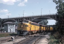 MILW 30C E9A w Train 3, The Afternoon Hiawatha, Milwaukee WI 1966 8.5 x 11 Photo picture