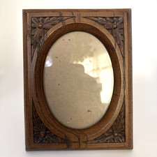 Vintage Wood Oval Picture Frame Carved Details Wall Mount or Standing 8