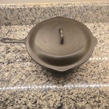 Early Lodge Three Notch #10 Cast Iron Skillet With Lid picture