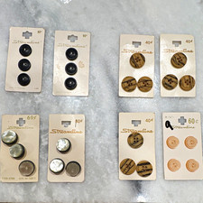 Vintage Lot of Original La Mode Italian Plastic Sewing Buttons, 8 Cards (Lot 9) picture