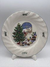 Nikko Happy Holidays Holiday Spirit Santa Claus 1994 Collector Plate picture