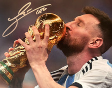LIONEL MESSI Signed 8x10