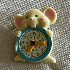 Avon Vintage 1974 Mouse Clock Brooch Pinback Plastic Cream Blue Animals Theme picture