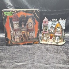 Lemax Spooky Town Illuminated Haunted House Halloween Village Boxed 2023 picture