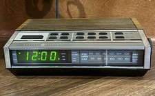 VINTAGE General Electric GE Vintage Alarm Clock Radio Model 7-4652A WORKS GREAT picture