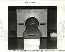 1985 Press Photo The Magnet a powerful and useful machine in Neurology picture
