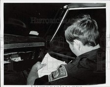 1971 Press Photo Patrolman Dan Sullivan makes entry on log sheet - lra63514 picture