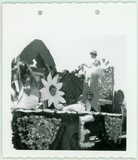 1955 Fredonia College Parade 11 Old Found Photos Snapshots Lot Floats Campus NY picture