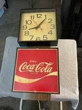 VINTAGE 1977 COCA COLA ELECTRIC WALL CLOCK MODEL G018 WORKS picture