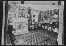 Photo:1910s Living Room Portrait of George Washington Over Fireplace picture