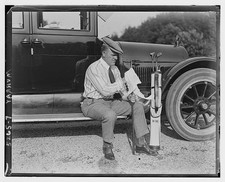 Photo:Billy Murray 1910s Seated on Car Running Board Polishing Golf Clubs picture