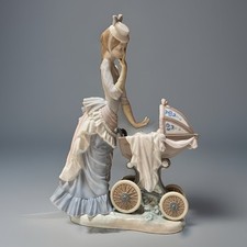 LLADRÓ 4938 BABY’S OUTING Porcelain Figurine - Mint Condition, No Box picture