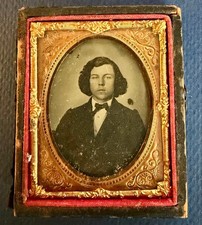 1/9 th PLATE DAGUERREOTYPE Handsome Young Man in Suit - Star on 1/2 Case picture