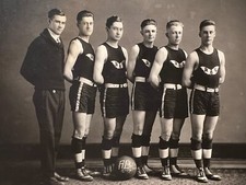 Vtg Photo 1916-17 Pekin A.B.C. Basketball Team Pekin Illinois - 9 3/4 x 7 3/4 in picture