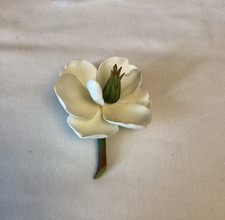 BOEHM WHITE FINE BISQUE PORCELAIN WHITE FLORAL WITH GREEN CENTER. picture