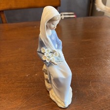 Vintage Lladro Figurine 4972 Sitting Girl w/Calla Lilies, Signed, Retired 1991 picture
